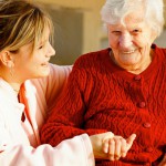 L'Impact de l'épuisement des aidants familiaux sur les soins aux personnes âgées : Stratégies de soutien